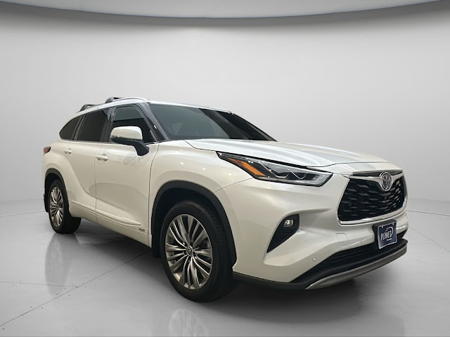 2022 Toyota Highlander Hybrid Platinum