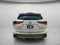 2022 Toyota Highlander Hybrid Platinum