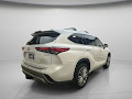 2022 Toyota Highlander Hybrid Platinum