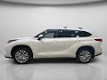 2022 Toyota Highlander Hybrid Platinum