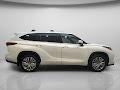 2022 Toyota Highlander Hybrid Platinum