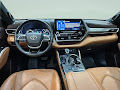 2022 Toyota Highlander Hybrid Platinum