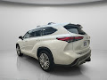 2022 Toyota Highlander Hybrid Platinum