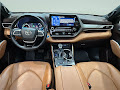 2022 Toyota Highlander Hybrid Platinum